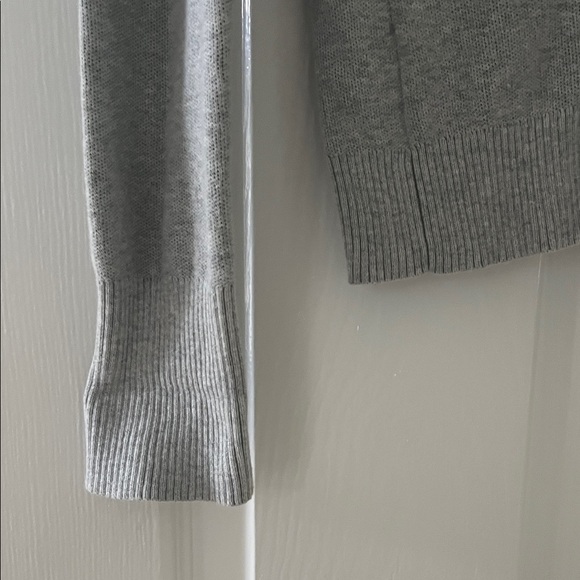 Express Women's Light Gray Crew Neck Sweater - Picture 3 of 5